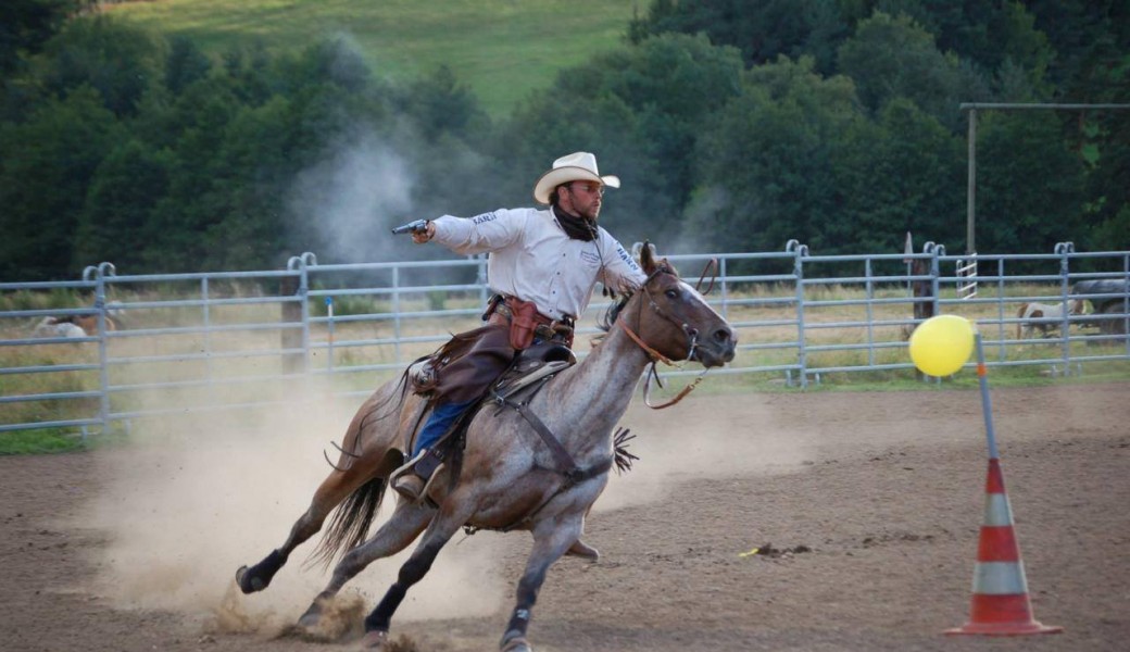 Stage d'initiation au Cowboy Mounted Shooting