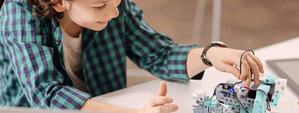 Stage vacances d'avril avec Digirobot: robotique et programmation pour les 5 à 16 ans