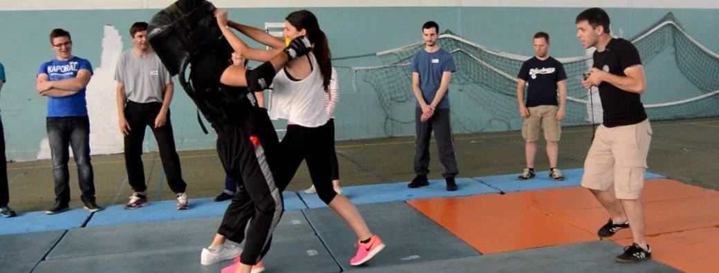 Faire face à un assaillant non armé & armé