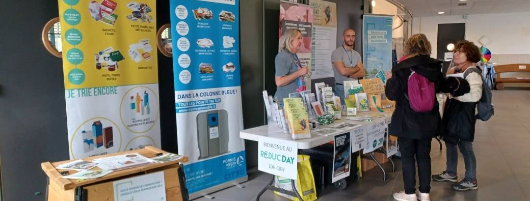 STAND "TOUT SAVOIR SUR VOS DÉCHETS"