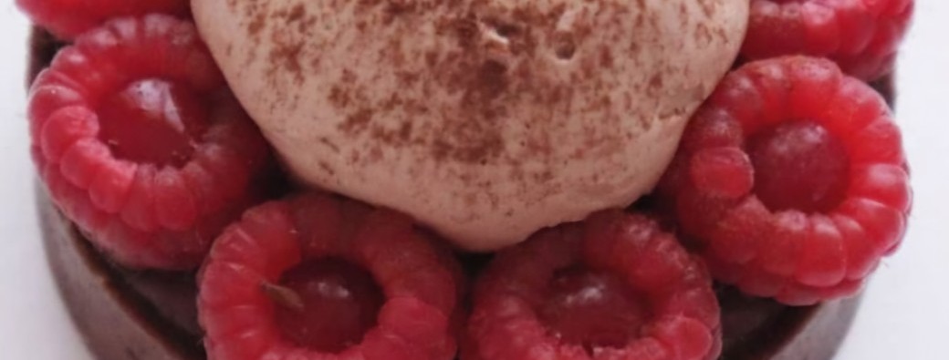 Tarte fondante caraïbe 65% et framboises fraîches 