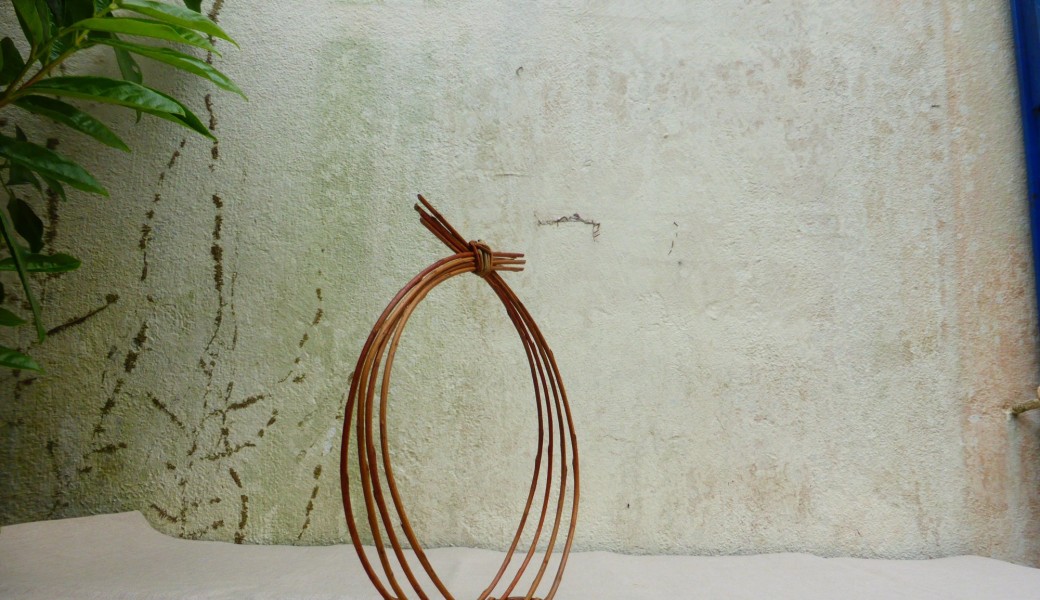 Support pour plantes / chat en osier