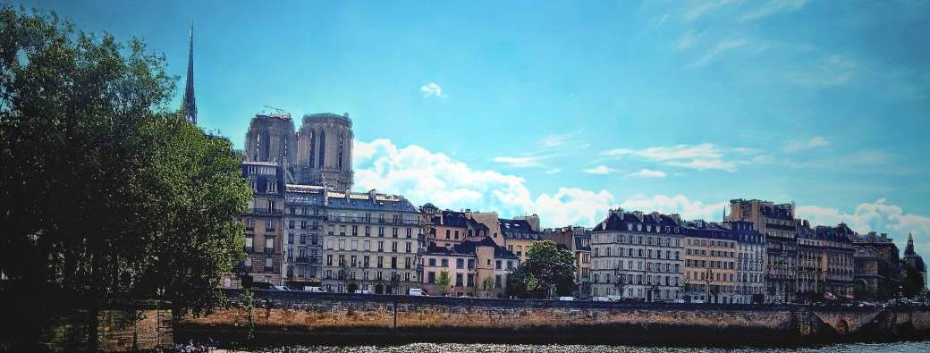 Time travel adventure around Notre Dame 