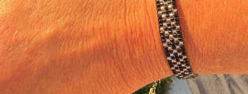 Tissage d'un bracelet au métier à tisser - Niveau intermédiaire - rang 5 perles