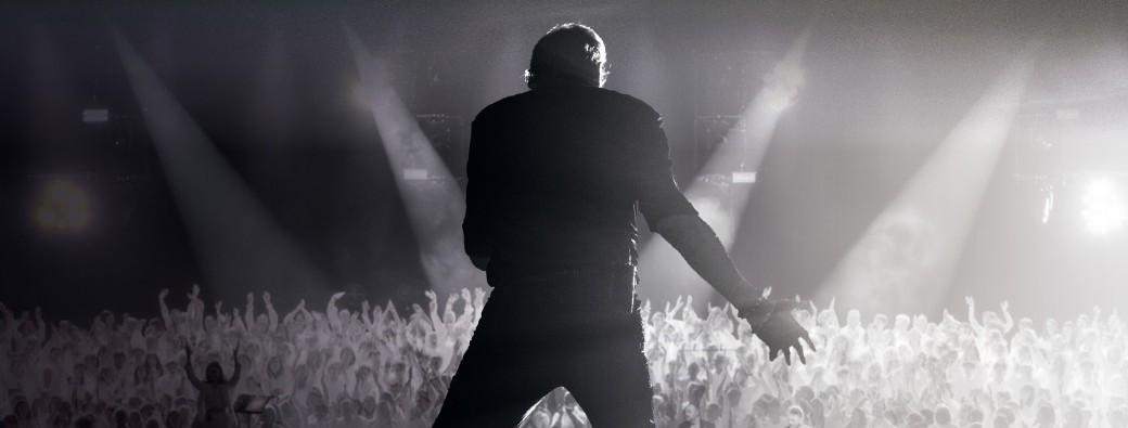 TOUJOURS VIVANT - 500 CHORISTES CHANTENT AVEC JOHNNY HALLYDAY  - PARKING VIP