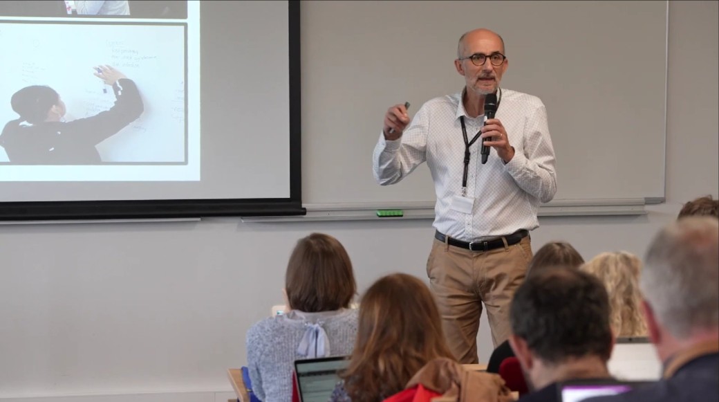 Un nouvel élève dans ma classe… diaboliquement intelligent !