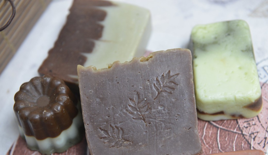 Un savon maison aux plantes sauvages
