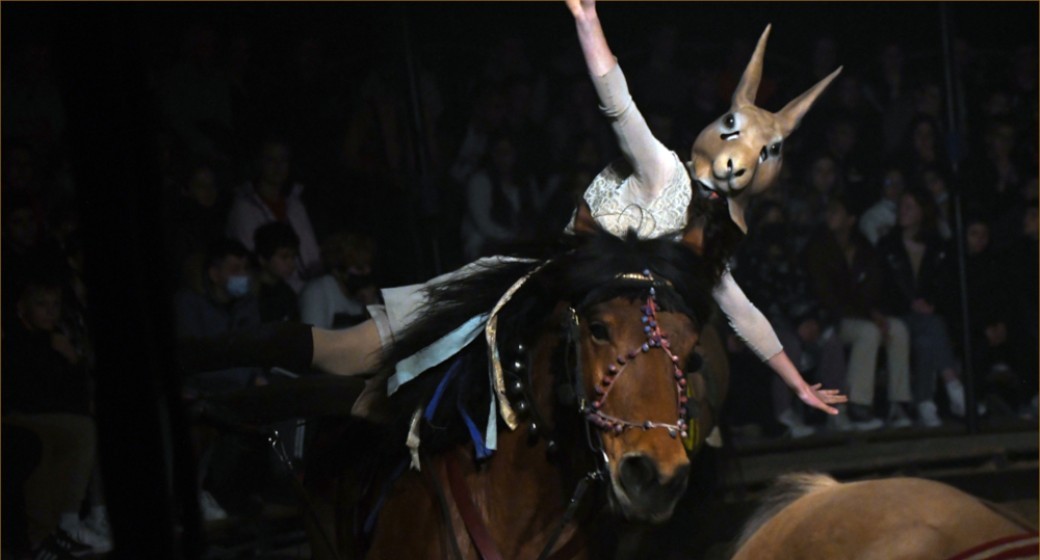 VAL BRIARD Avant la Nuit d'Après, cirque théâtre équestre