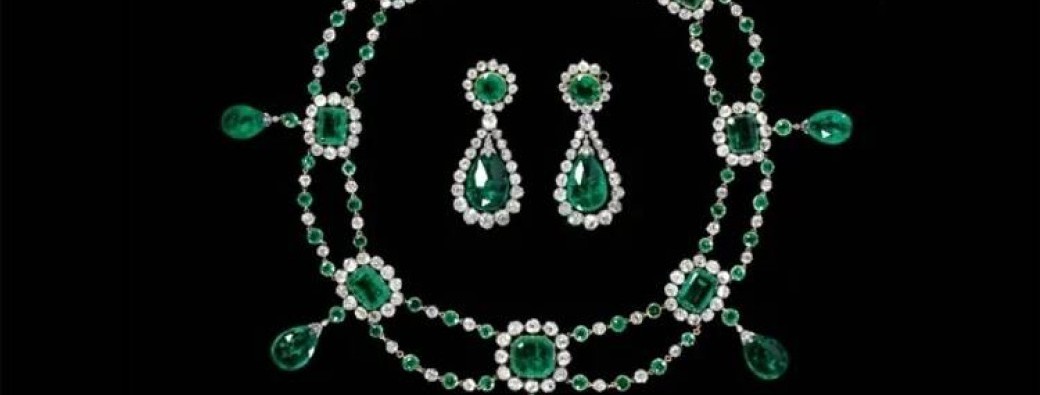 Visite de l'Hôtel de la Marine et de l'expo joyaux dynastiques 