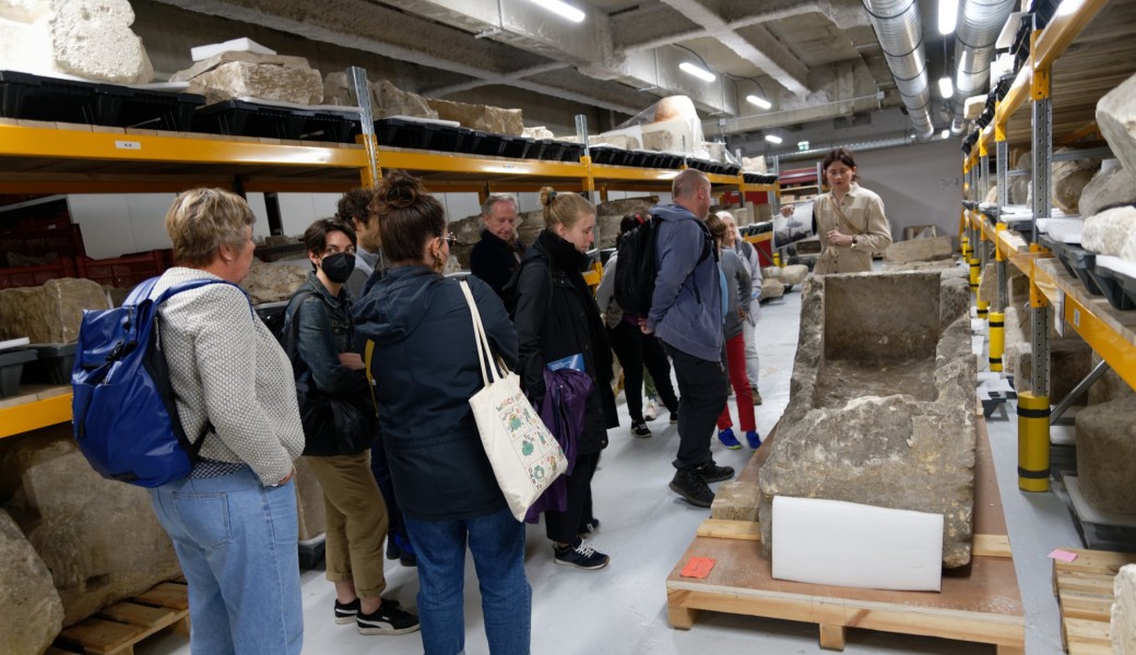 Visite des réserves archéologiques de la Ville de Paris