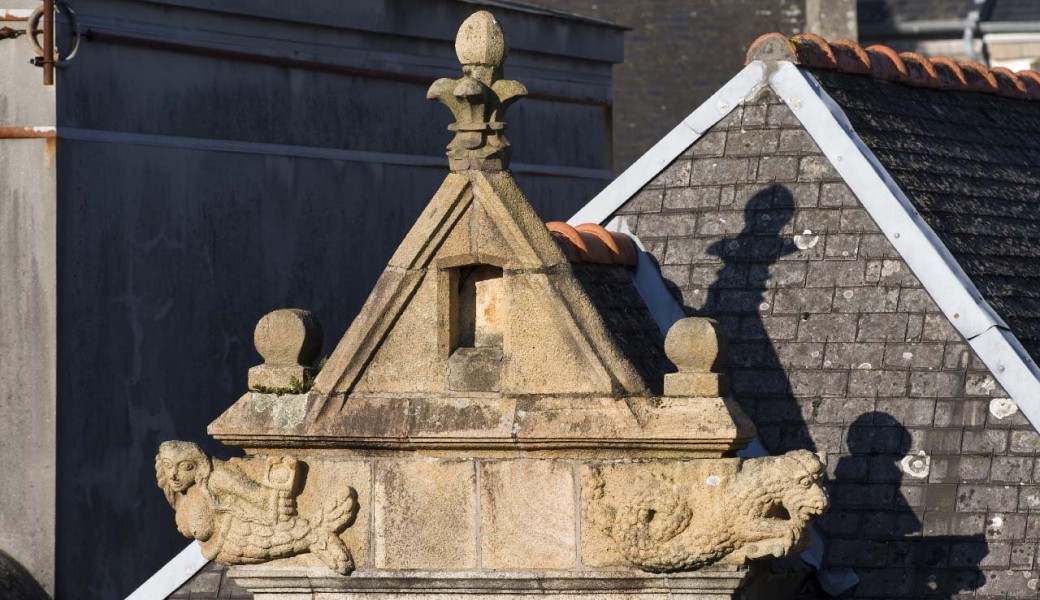 Visite en famille "Sirènes et dragons", patrimoine caché de la ville
