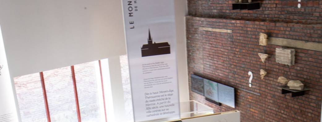 VISITE FLASH | Les codes de la mise en beauté masculine à travers les siècles, une visite au poil!