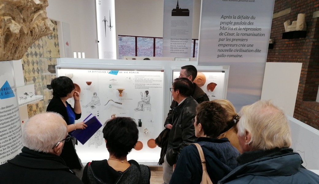 VISITE FLASH | Passer la bague au doigt, un geste hautement symbolique