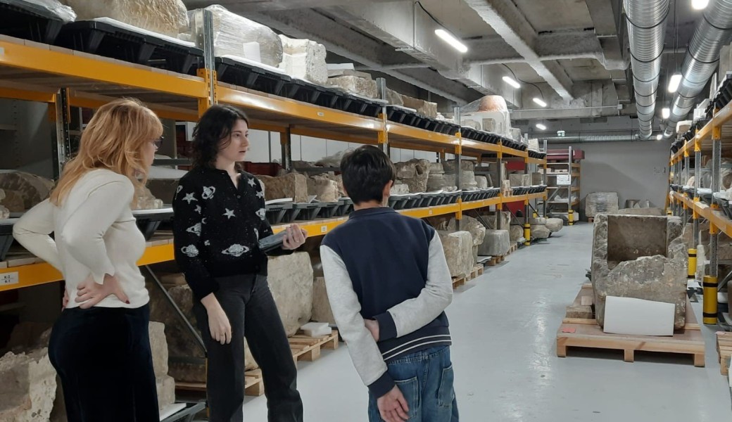 Visite guidée des réserves du Pôle archéologique de Paris