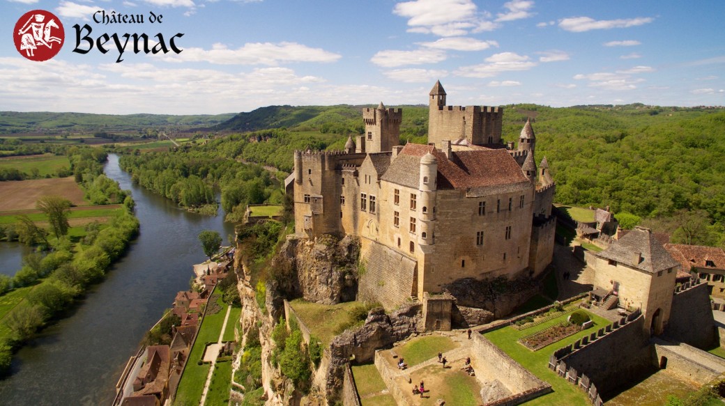 VISIT THE CHATEAU DE BEYNAC