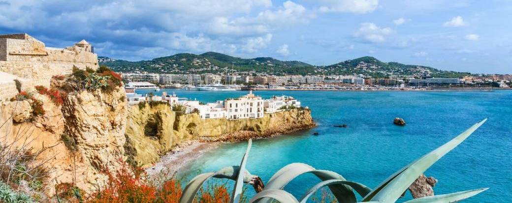 Voyage 4 jours/3 nuits à Ibiza | 6-9 avril ✈️ VOYAGE EN AVION Voyage 4 jours/3 nuits à Ibiza | 6-9 avril ✈️ VOYAGE EN AVION