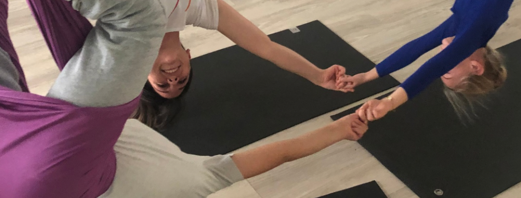 WORKSHOP DE YOGA AÉRIEN PARENT-ENFANT