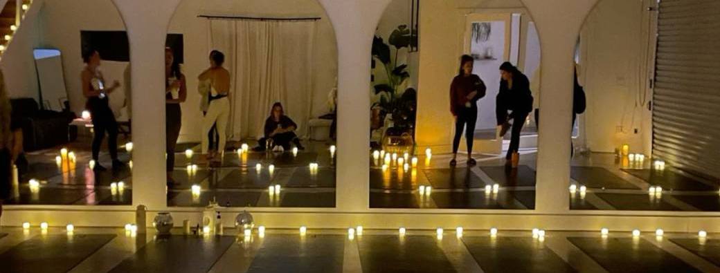 Yoga candlelight 