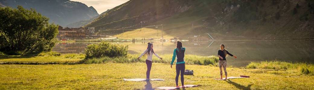 Yoga dans la pinède de la Valmasque