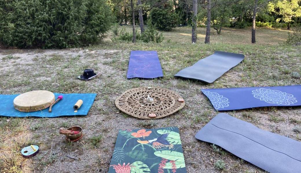 Yoga enfants en pleine Nature