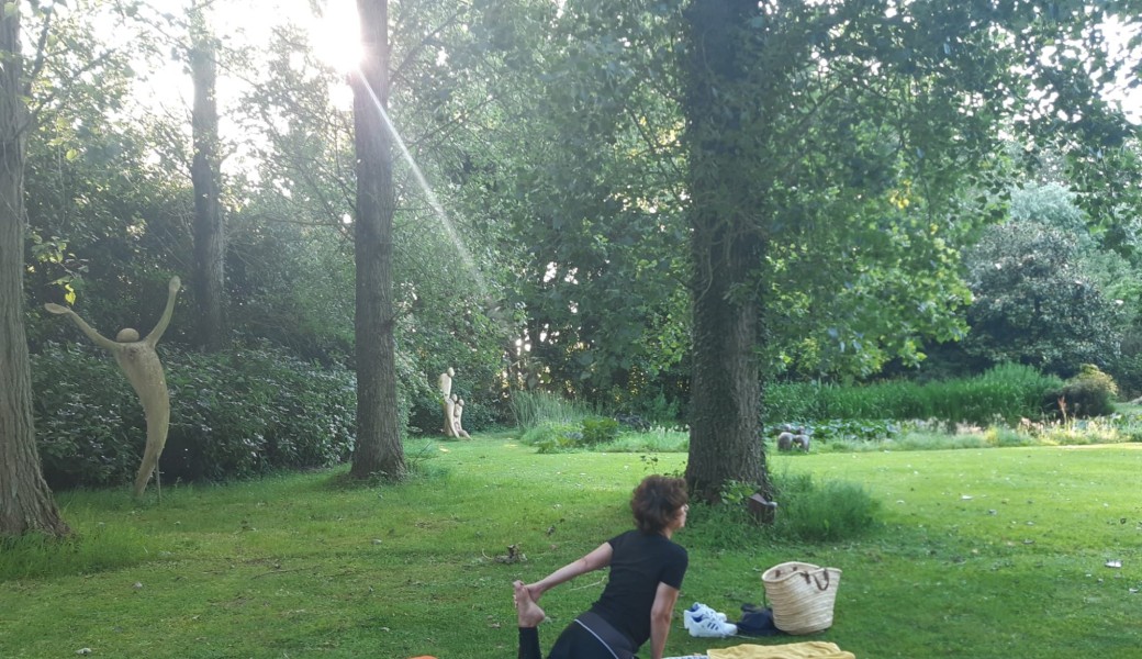 Yoga et relaxation dans les énergies du  Jardin d ‘Art Terre d’Accord