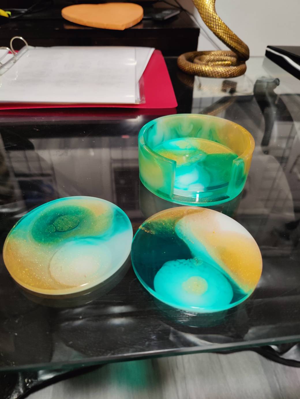 Dessous de verres et leur socle en résine époxy - Bleu
