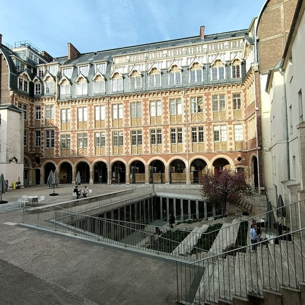 le campus des 10 000 élèves de la Catho